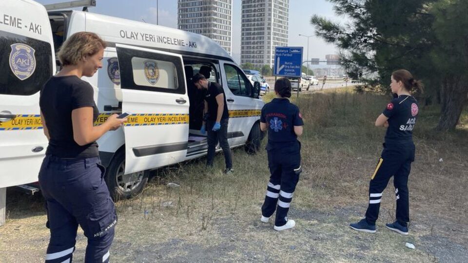 Trafonun bakımına geldiler! Erkek cesedi buldular!