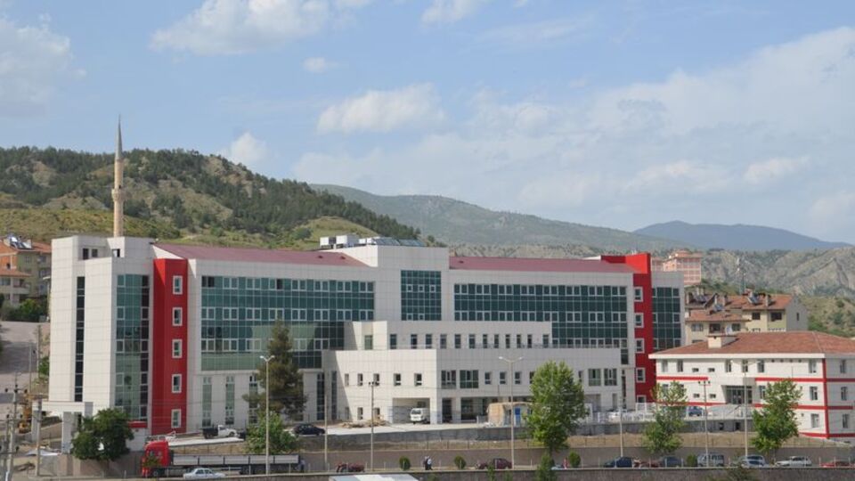 Eşini öldürdü kayınvalidesini yaraladı!