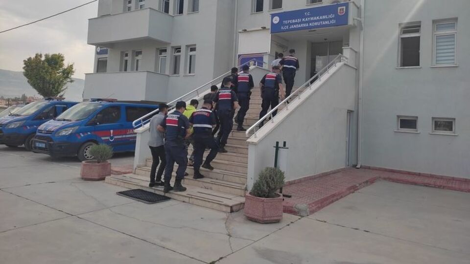 Çiftlik evinde kâbus! Maskeli 7 soyguncu dehşeti yaşattı