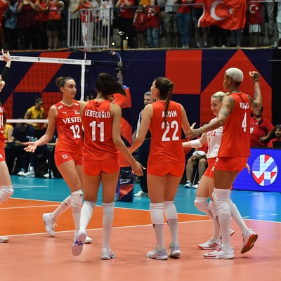 Sultanlar bıraktığı yerden!