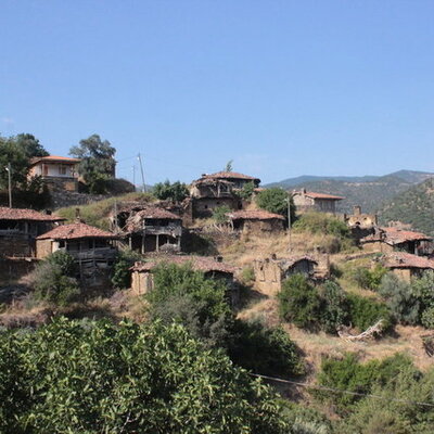 8 kişinin yaşadığı 'hayalet köy'