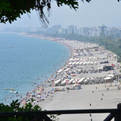 Nem bulutu! Antalyalılar denize koştu
