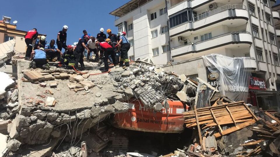 Yıkım sırasındaki göçükte acı haber!