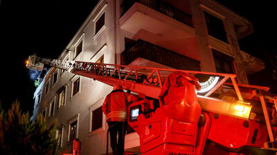 Yangın paniği! 3'üncü kattan atladılar!