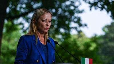 Başbakan hesabı ödemeyen turistlerin faturasını ödedi