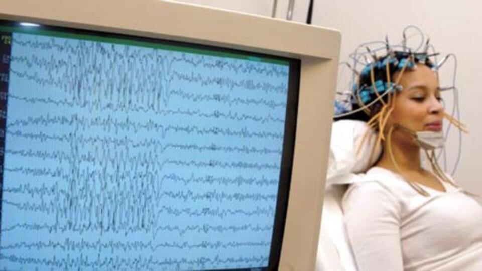 Musk'tan ilham aldı, EEG üretmek için şirket kurdu