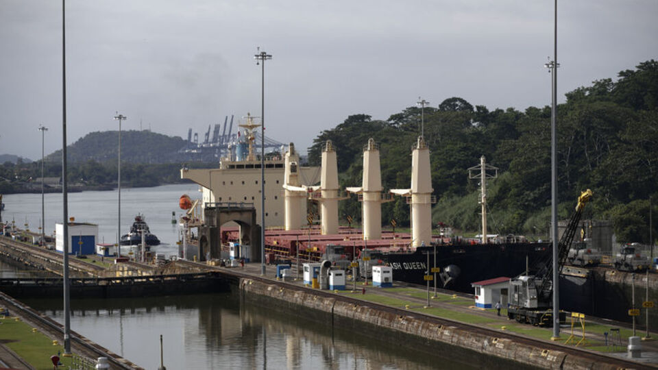 Panama Kanalı'nda 200'den fazla gemi mahsur kaldı!