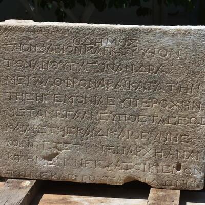 2 bin yıllık yazıtta ne yazıyor?