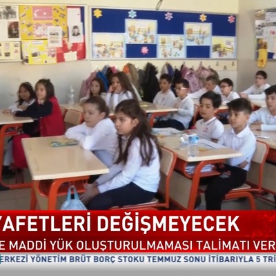 Okul kıyafetleri değişmeyecek