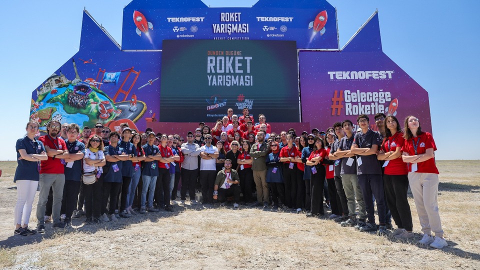 Bakan Kacır'dan Roket yarışmasına ziyaret