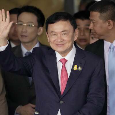 Eski başbakan hapishanedeki ilk gecesinde hastaneye kaldırıldı