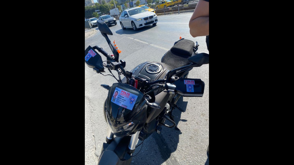 Çakarlı araçtan sonra çakarlı motosiklet yakalandı!