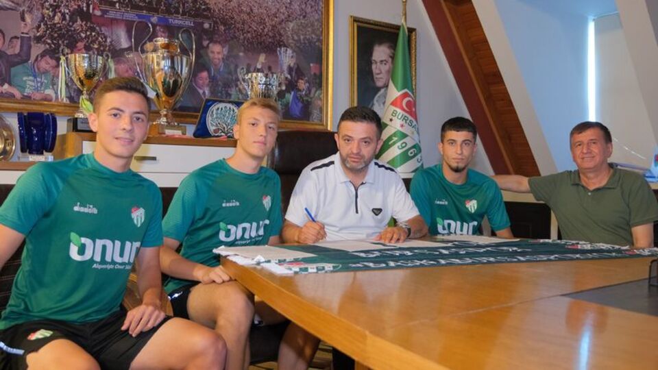 Bursaspor, 3 ismi profesyonel yaptı!