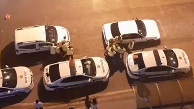 Adana'da yaşandı! 1'i kadın 2 kişi polise saldırdı!