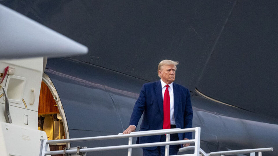 Trump teslim oldu, 200 bin dolar kefaletle serbest kaldı