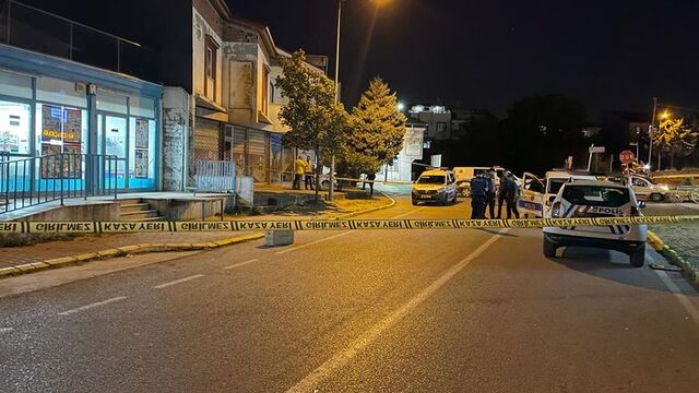 Cadde ortasında kadını öldürüp, parkta intihar etti