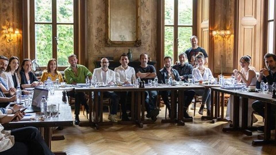 Dilek Taşı dizisi konusu ve oyuncuları