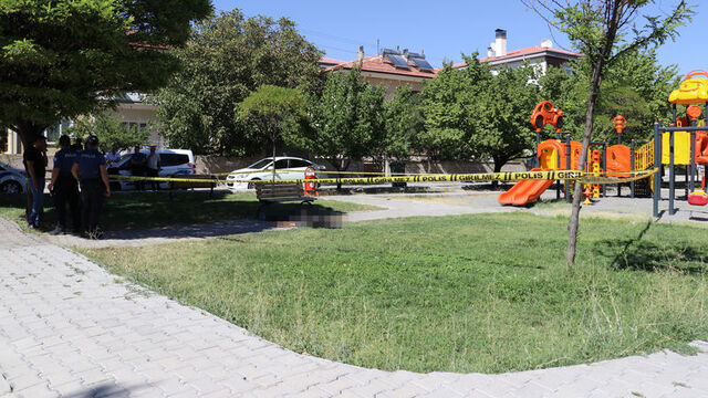75 yaşındaki kişi parkta ölü bulundu