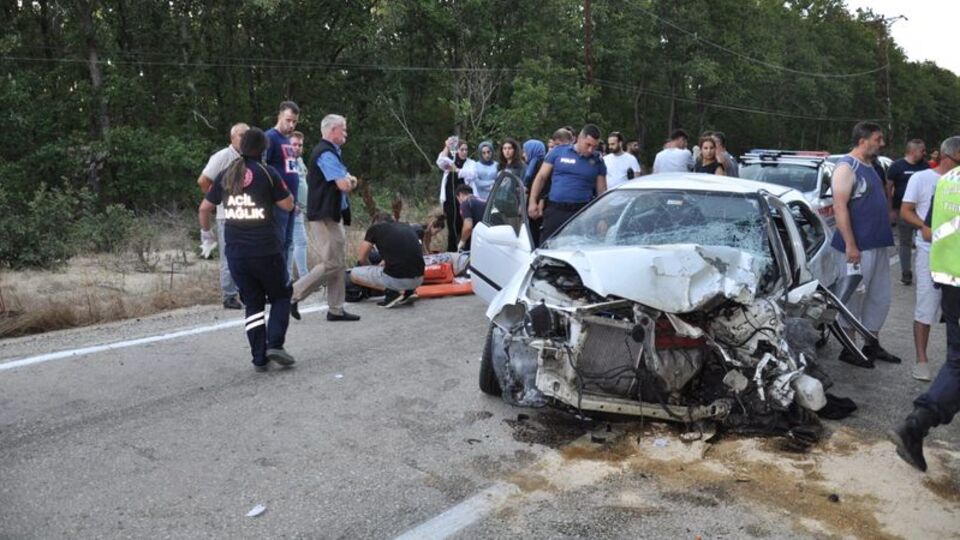 Tekirdağ'da iki otomobil çarpıştı: 1 ölü, 5 yaralı