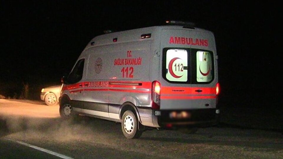 Tarım aracı fındık arazisine devrildi: 5 yaralı