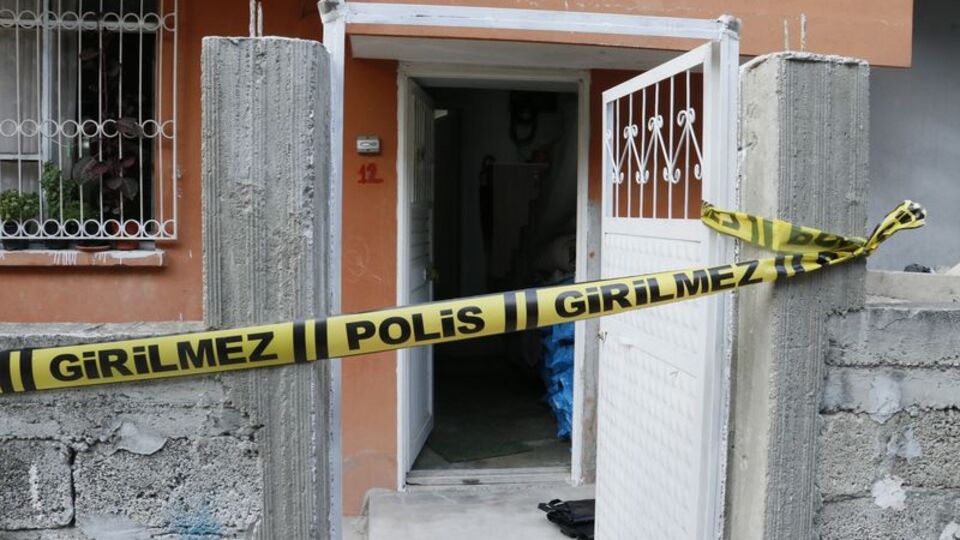 76 yaşındaki adam eşini öldürdü!