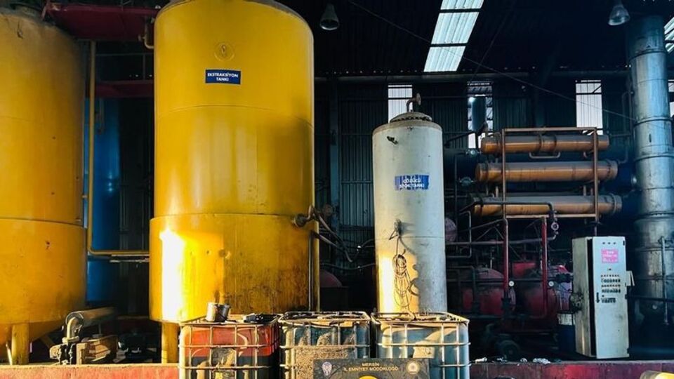 Atık yağ geri dönüşüm fabrikasında "Pes" dedirten olay!