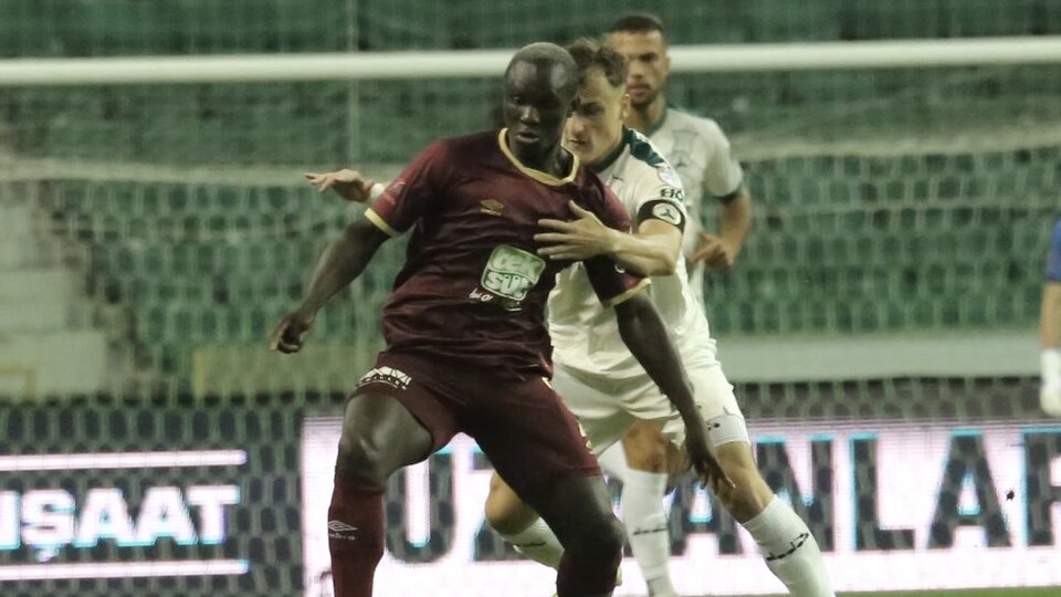 Bandırma tek attı üç aldı!