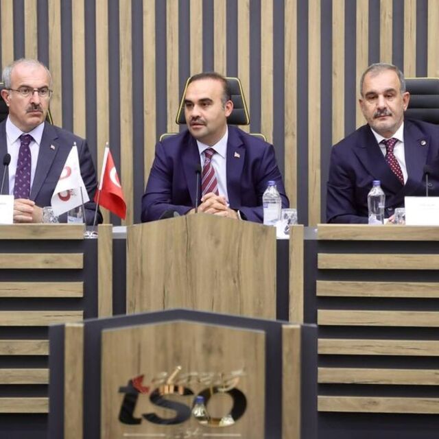 Bakan Kacır, iş dünyası ile bir araya geldi