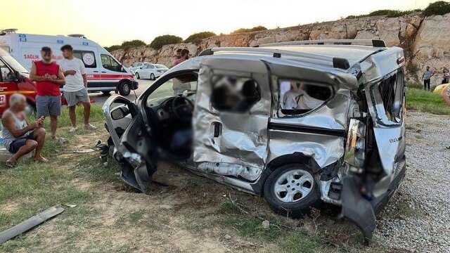Didim'de trafik kazası: 1 çocuk öldü, 3 kişi yaralandı