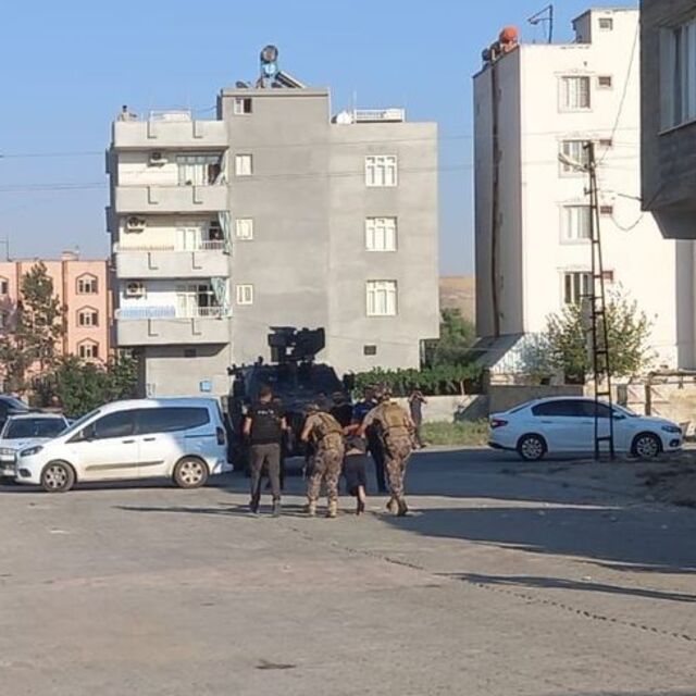 Şanlıurfa'da polise ateş açan 2 torbacı yakalandı