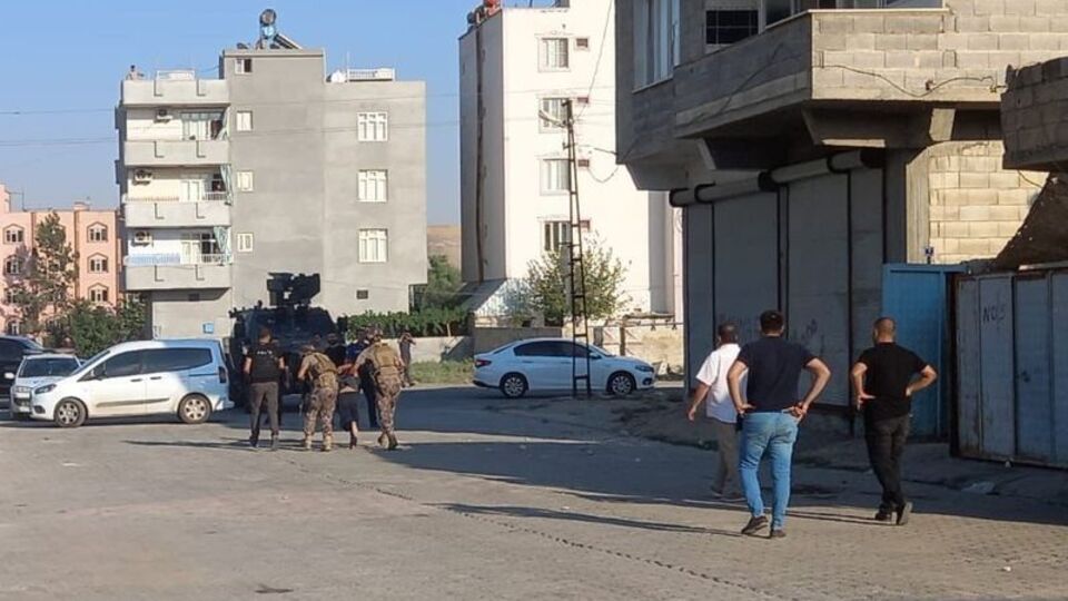 Şanlıurfa'da polise ateş açan 2 torbacı yakalandı