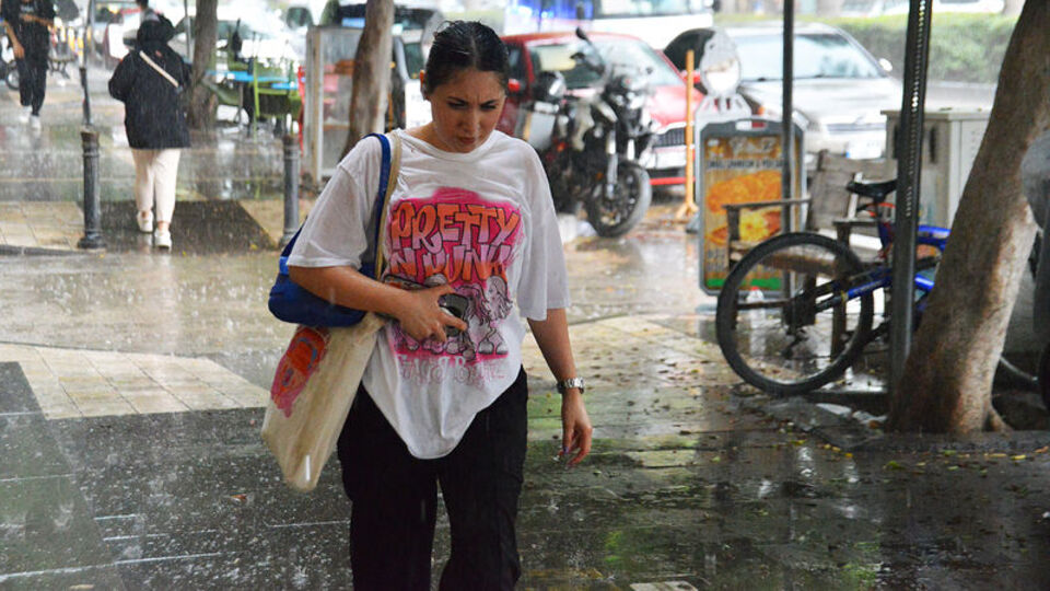 3 bölgede sağanak, batıda sıcaklıklar artıyor