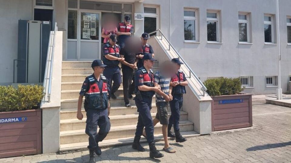 Trafik levhası hırsızları jandarmaya takıldı