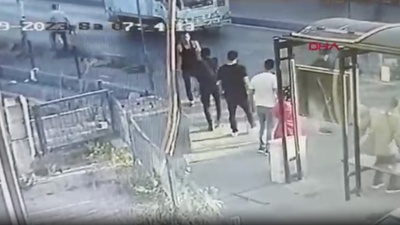 Bıçaklı saldırı girişimi! Polis bacağından vurdu