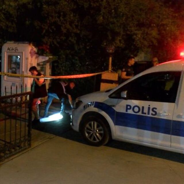 Kadıköy'de silahlı bıçaklı kavga: 2 yaralı