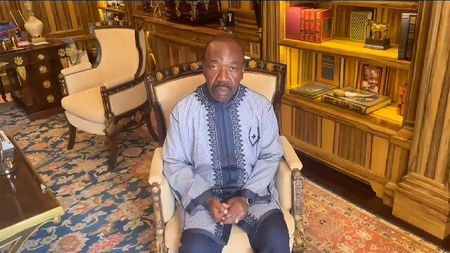 Gabon'da asker yönetime el koydu, cumhurbaşkanı yardım istedi