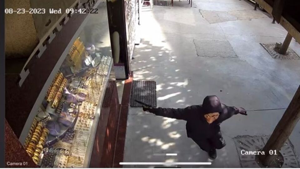 İstanbul'da yaşandı! Dali maskeli soygun!