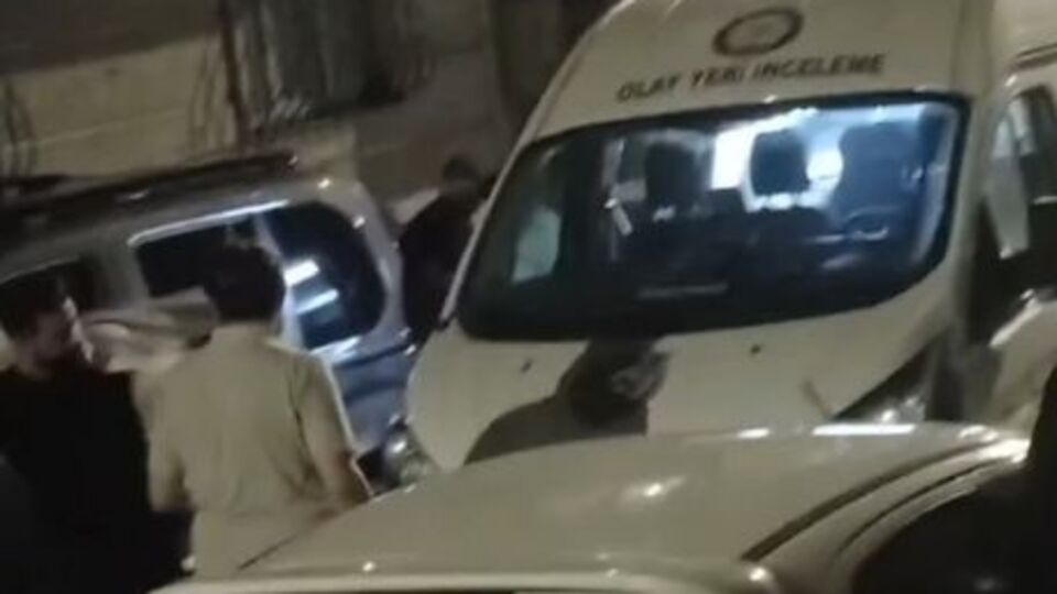 Cinsel istismar iddiasında üvey babalarına baltayla saldırdılar!