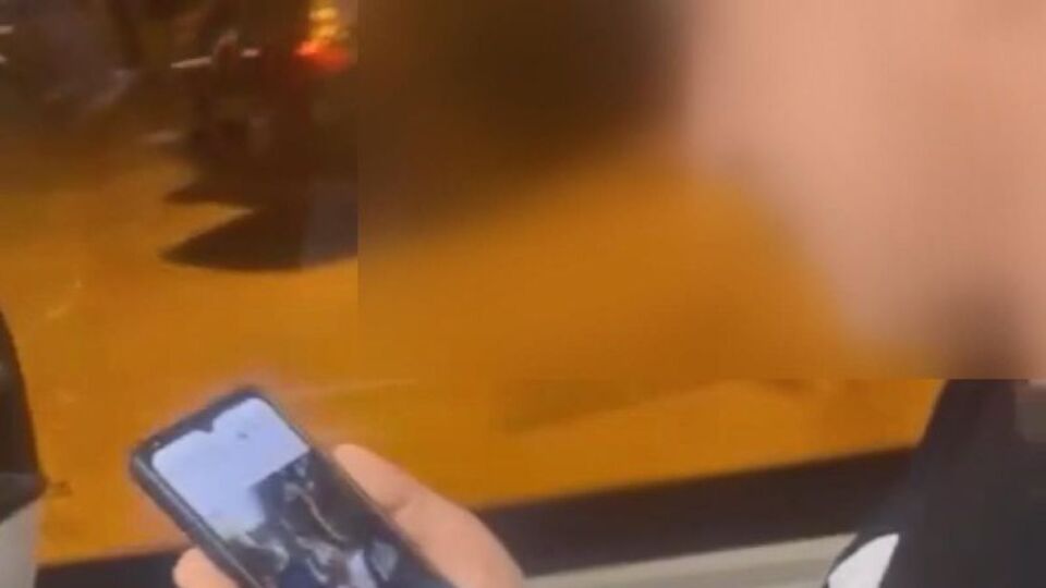 Otobüste gizlice kadının fotoğrafını çekti! Pişkin savunma!