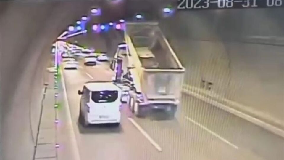 Açık kalan damper tünelde levhayı yıktı!