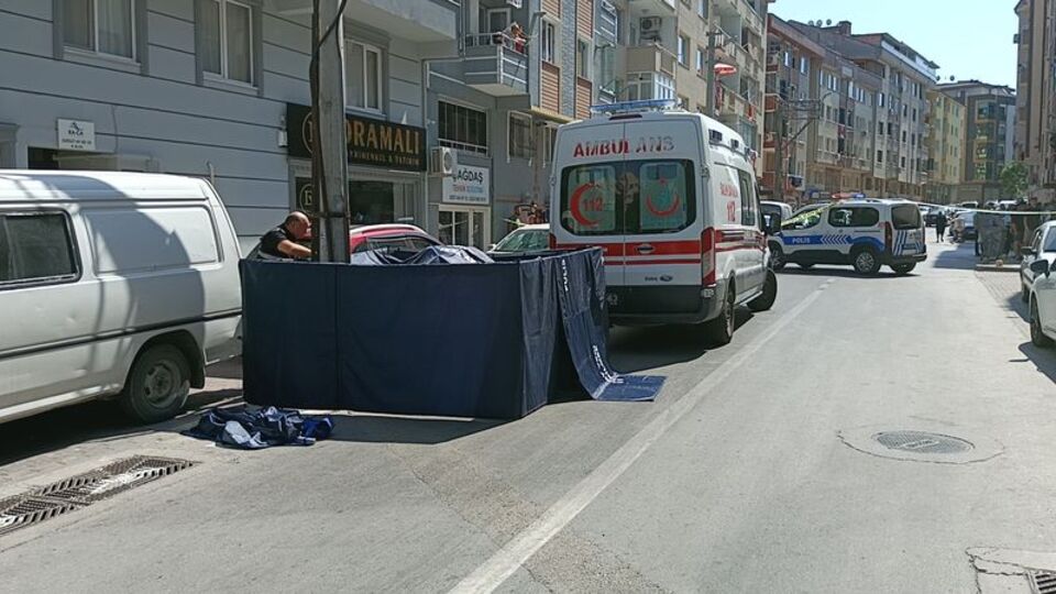 Kardeşini öldüren kişiyi, sokak ortasında öldürdü