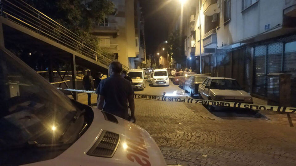 Anneyi öldürüp kızını ağır yaralayan kişi intihar etti