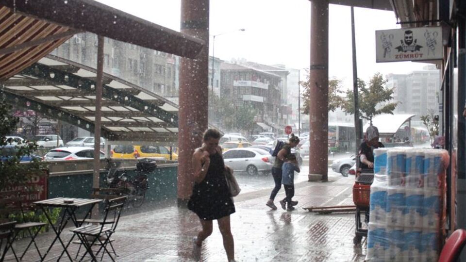 Meteoroloji, Ankara ve İstanbul için saat verdi! 5 bölgede sağanak!