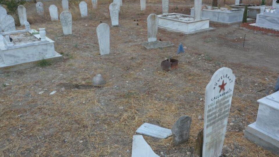 Batı Trakya'da Türk mezarlığına saldırı