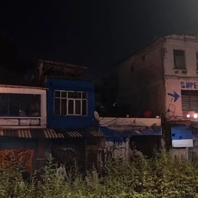 Karaköy'de tarihi han alev alev yandı