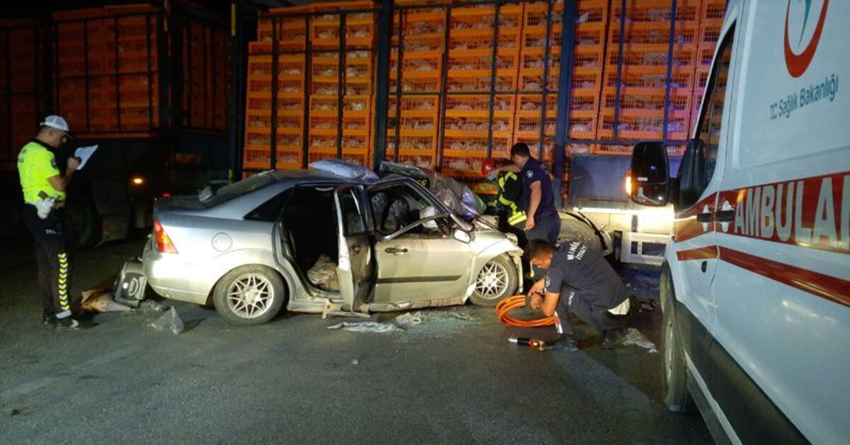 Manisa'da TIR ile otomobil çarpıştı: 2'si ağır 5 yaralı