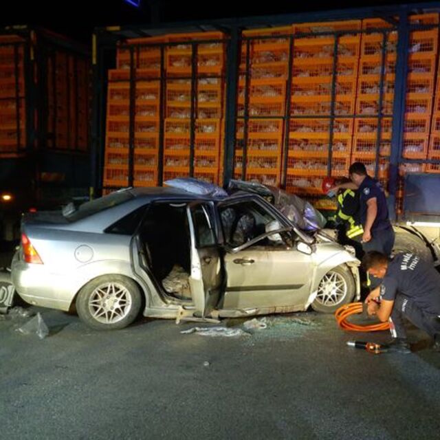 Manisa'da TIR ile otomobil çarpıştı: 2'si ağır 5 yaralı