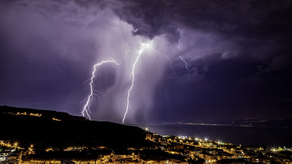 Şiddetli sağanak batıya doğru geliyor!