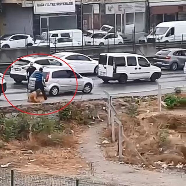  Dehşet anı kamerada! Kadına kemerle şiddet!