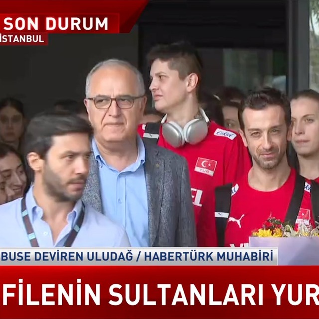  Şampiyon Filenin Sultanları yurda döndü